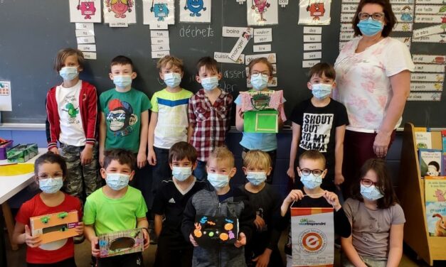 Des élèves de Girardville créent des monstres pour recycler des crayons de plastique