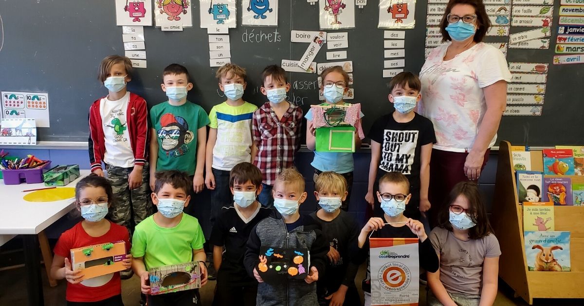 Des élèves de Girardville créent des monstres pour recycler des crayons de plastique